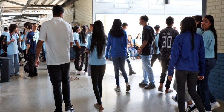 Enem 2026: estudante do Pé-de-Meia é isento da taxa de inscrição