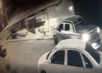 Dono de distribuidora é morto dentro de casa e tem esposa levada por criminosos; vídeo