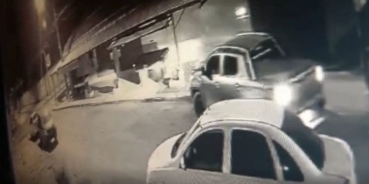 Dono de distribuidora é morto dentro de casa e tem esposa levada por criminosos; vídeo