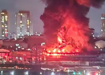 Incêndio em empresa de logística mobiliza bombeiros por mais de dez horas em Guarulhos